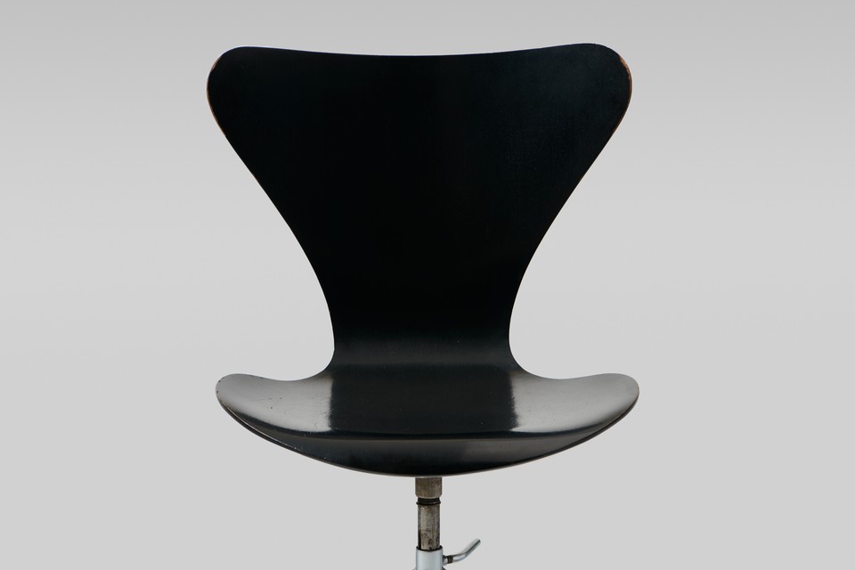 Arne Jacobsen – Swivel Chair Model No. 3117 - Jackson Design