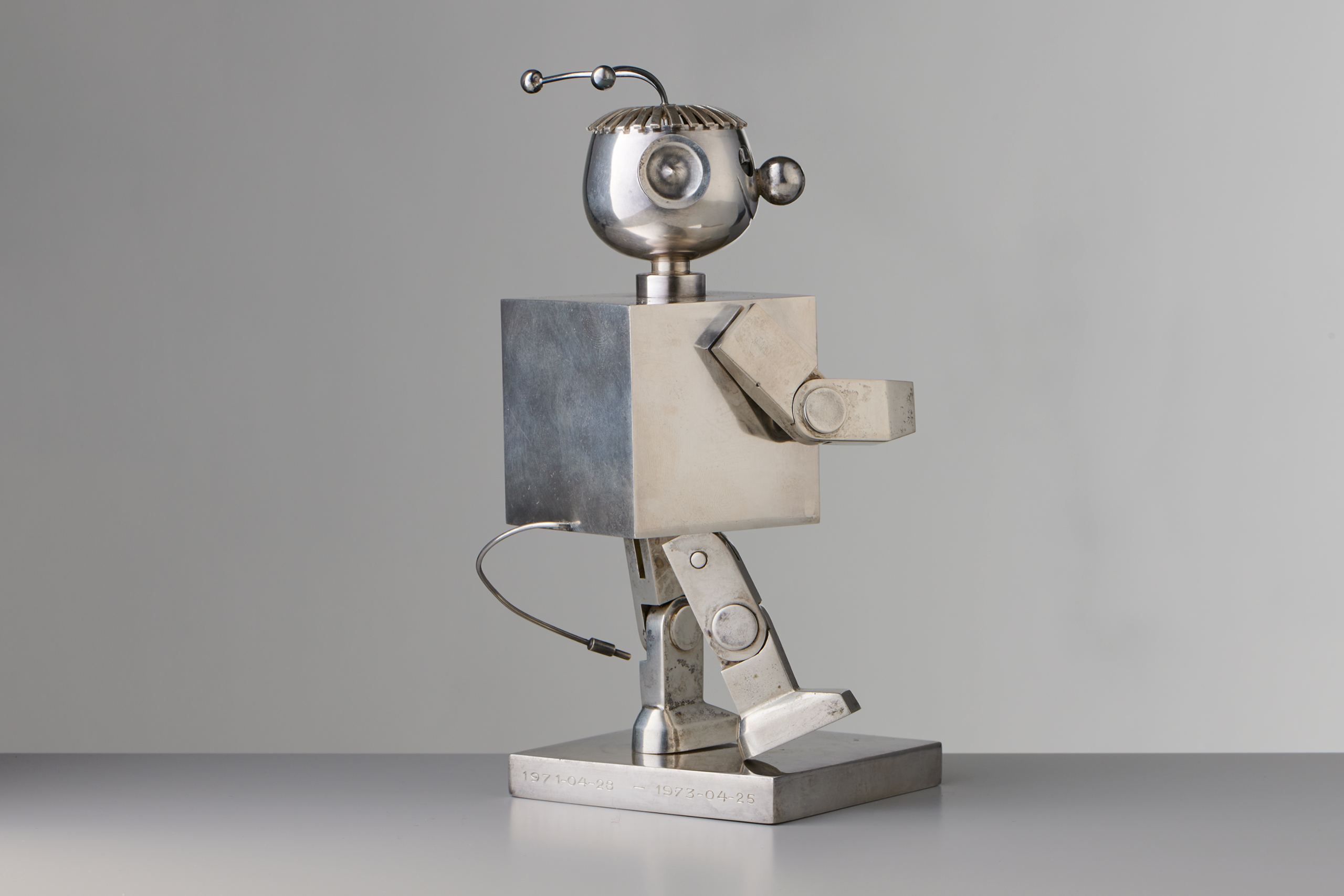 gibson  Recycled robot, Robot sculpture, Robot art